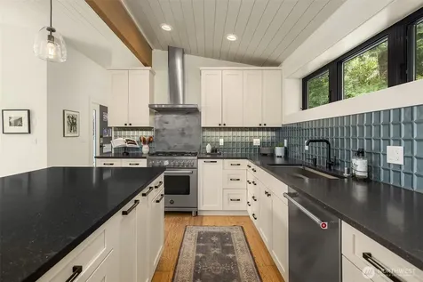 3604 Sunrise View Lane Greenbank WA 98253