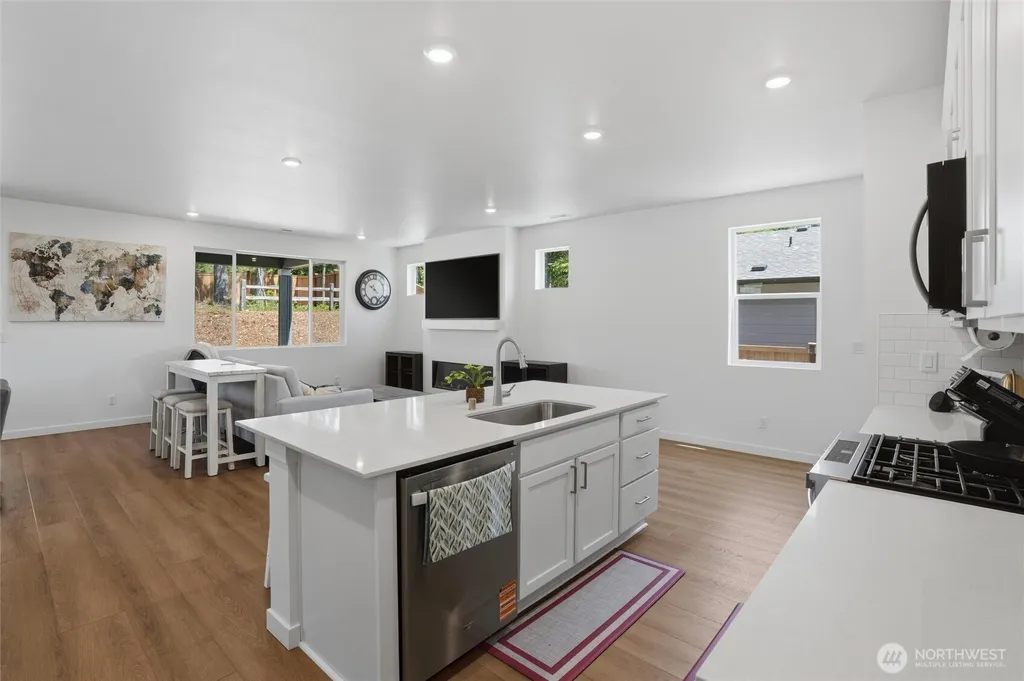 1948 NW Meadowview Drive Poulsbo WA 98370