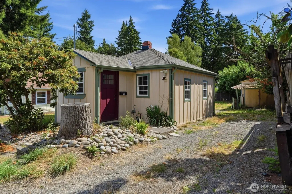 2506 Trenton Avenue NE Bremerton WA 98310