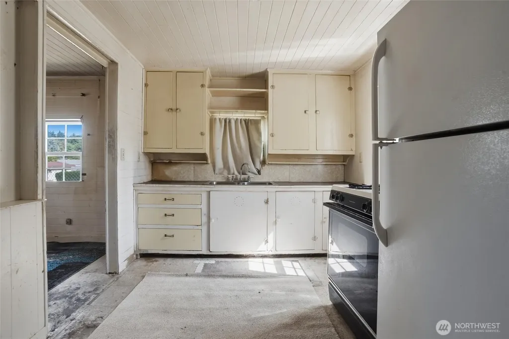 2506 Trenton Avenue NE Bremerton WA 98310