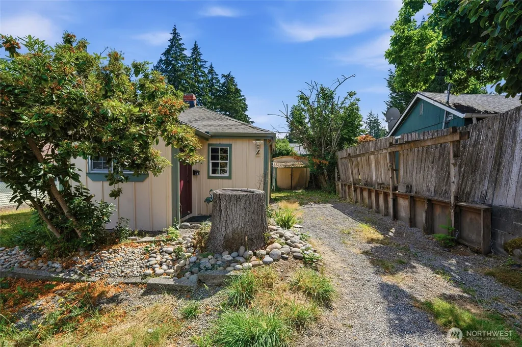 2506 Trenton Avenue NE Bremerton WA 98310
