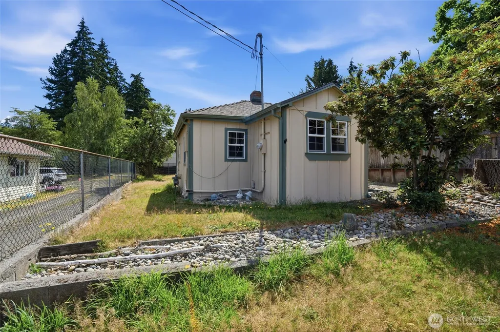 2506 Trenton Avenue NE Bremerton WA 98310