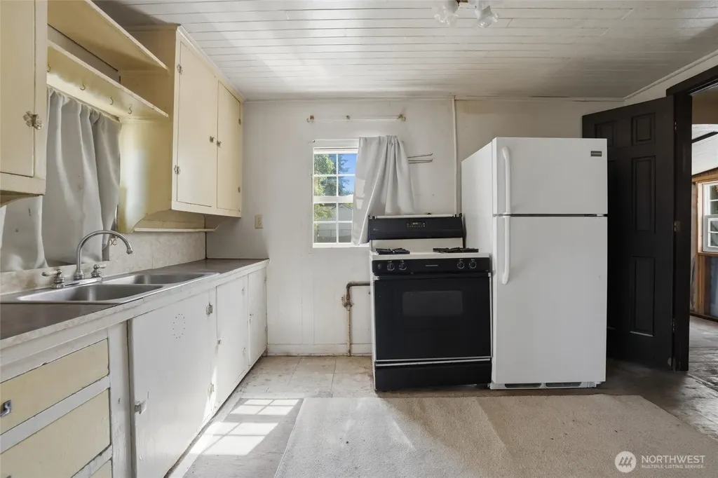 2506 Trenton Avenue NE Bremerton WA 98310