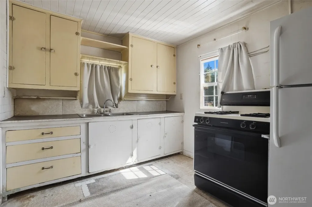 2506 Trenton Avenue NE Bremerton WA 98310