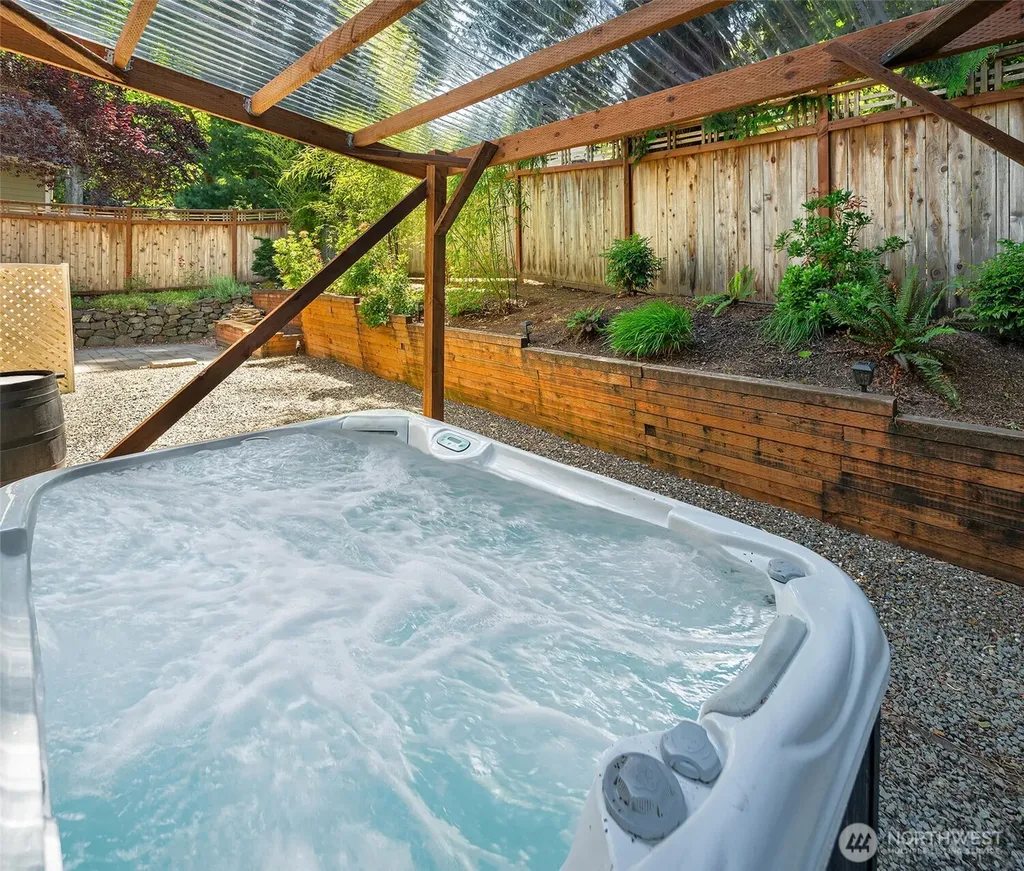 940 E Lakeshore Drive Allyn WA 98524