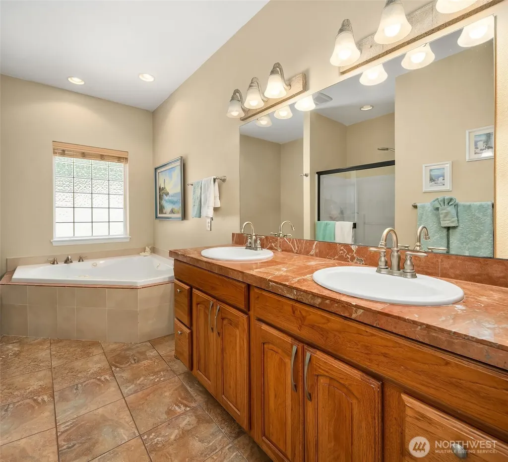 940 E Lakeshore Drive Allyn WA 98524