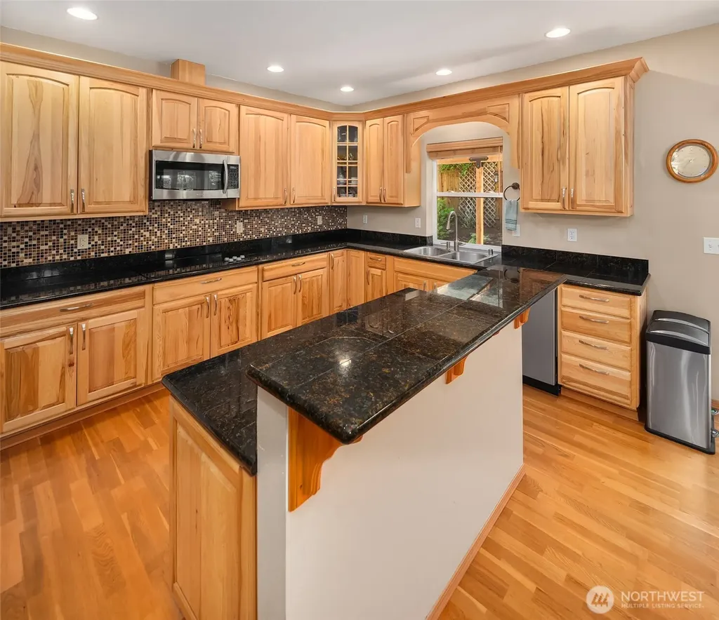 940 E Lakeshore Drive Allyn WA 98524