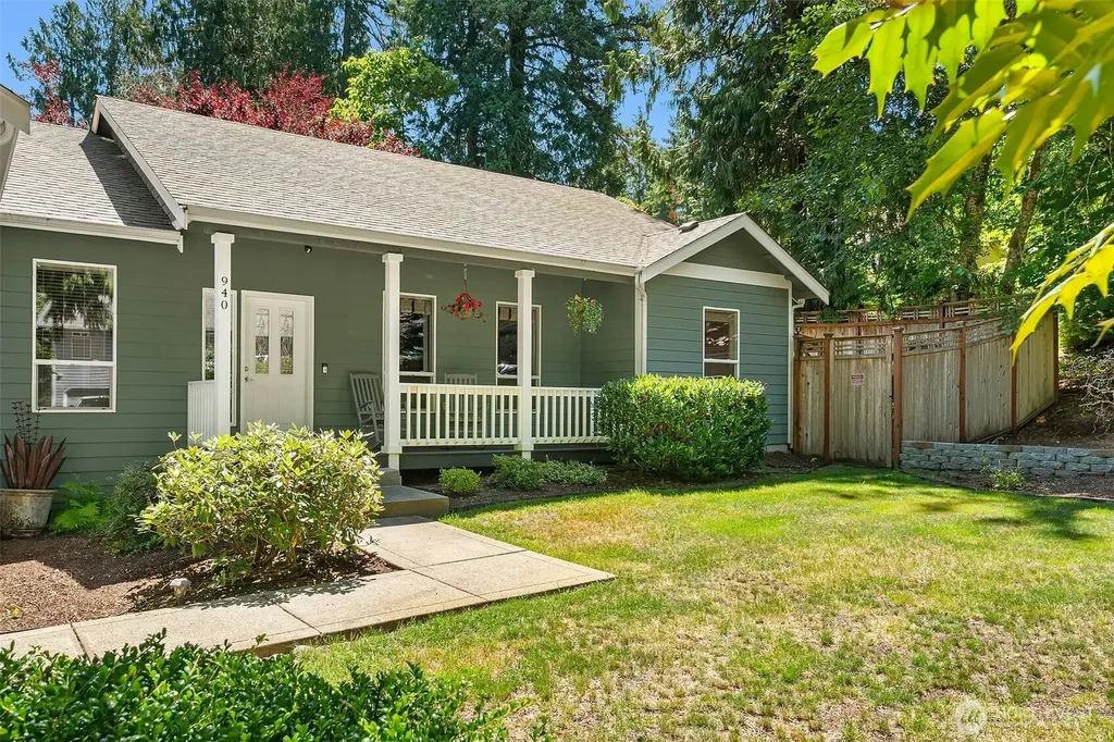 940 E Lakeshore Drive Allyn WA 98524