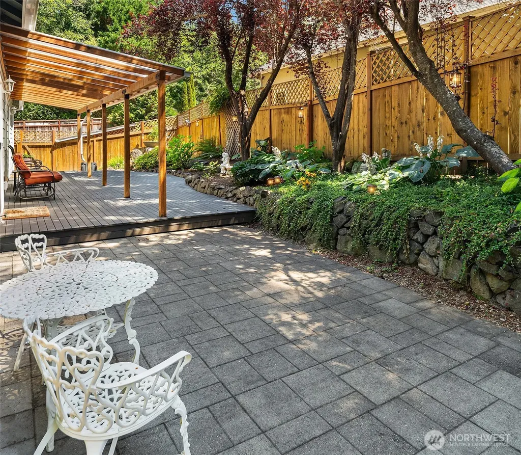940 E Lakeshore Drive Allyn WA 98524