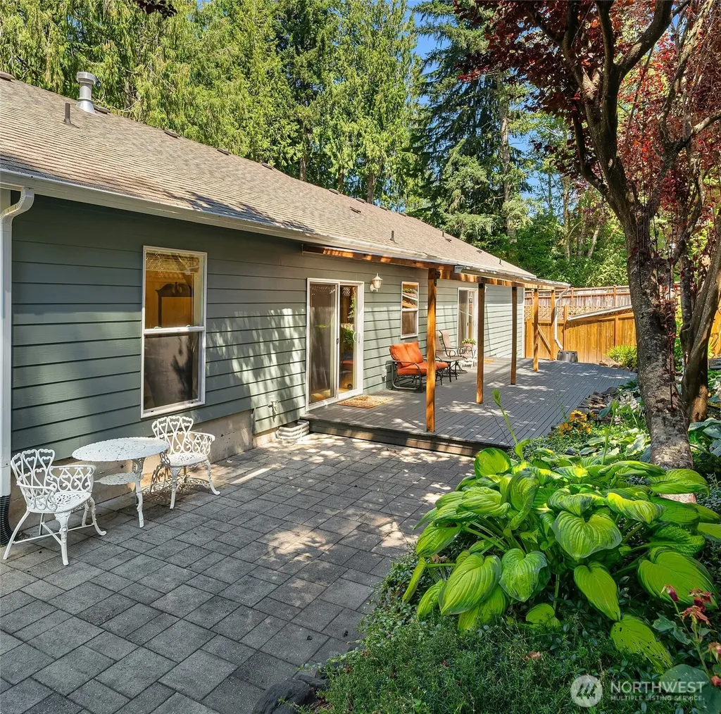 940 E Lakeshore Drive Allyn WA 98524