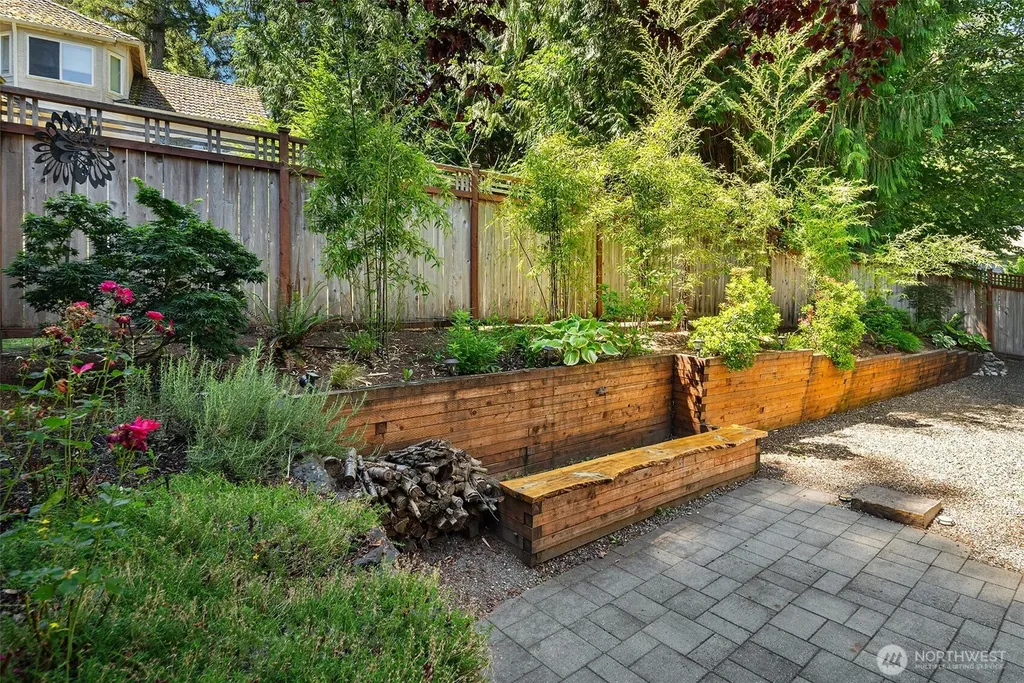 940 E Lakeshore Drive Allyn WA 98524
