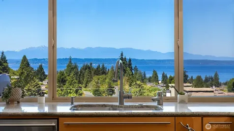 227 Highland Drive Edmonds WA 98020