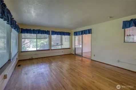 10704 Doten Drive SW Lakewood WA 98499