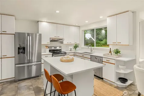 9067 Hidden Cove Road NE Bainbridge Island WA 98110