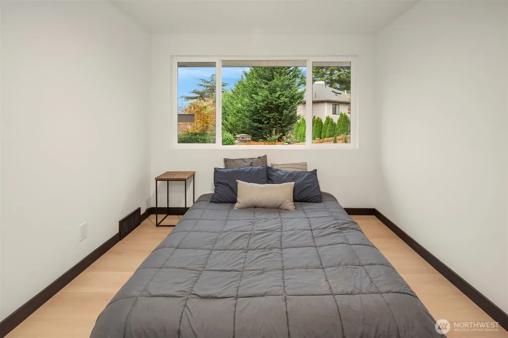 10045 NE 15th Street Bellevue WA 98004