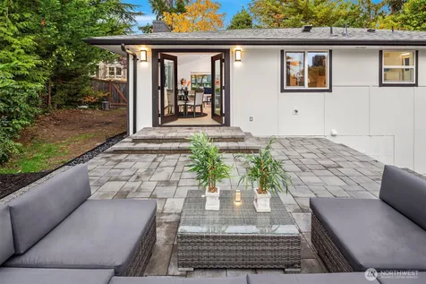 10045 NE 15th Street Bellevue WA 98004