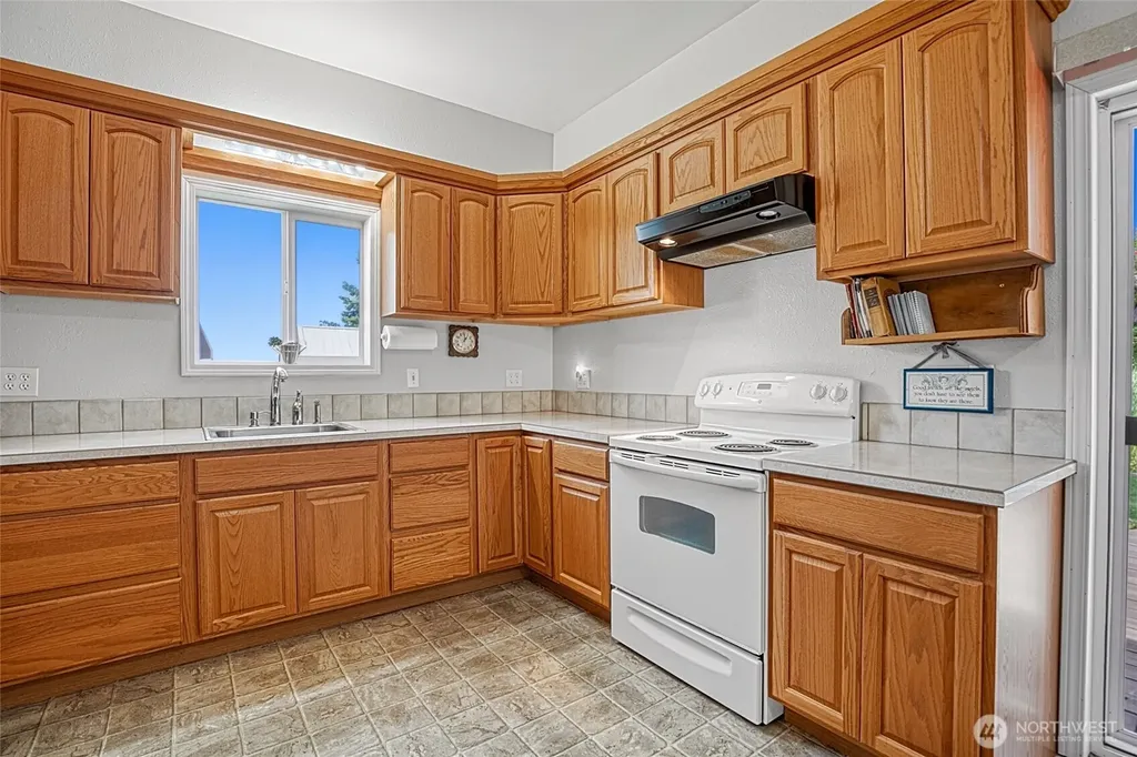 58 Oyehut Road Hoquiam WA 98550