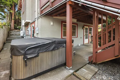 1411 10th Avenue W Seattle WA 98119