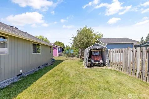 1615 E 67th Street Tacoma WA 98404