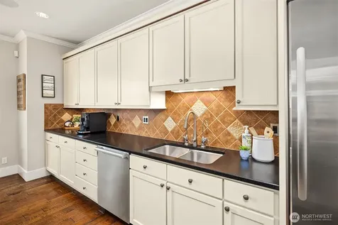 1109 33rd Avenue E Seattle WA 98112