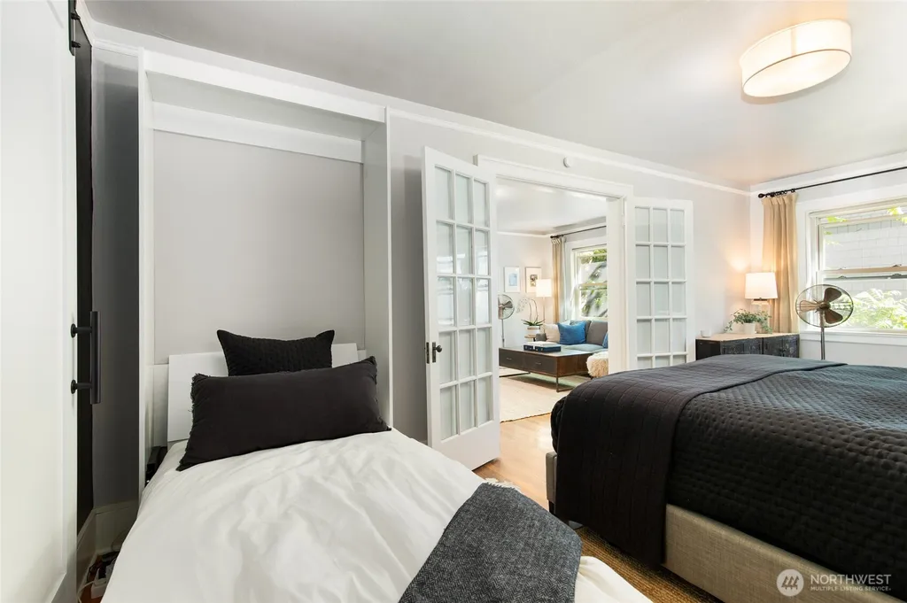 4725 15th Avenue NE Seattle WA 98105