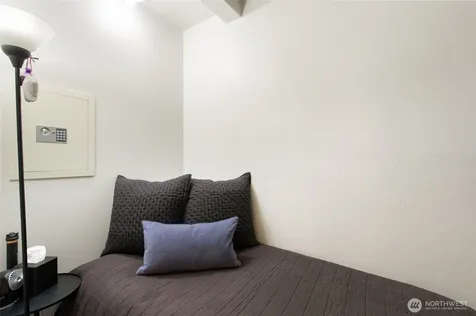 4725 15th Avenue NE Seattle WA 98105