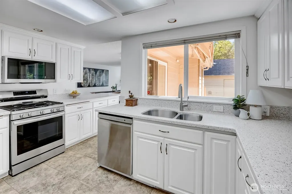 1925 SW 167th Street Burien WA 98166
