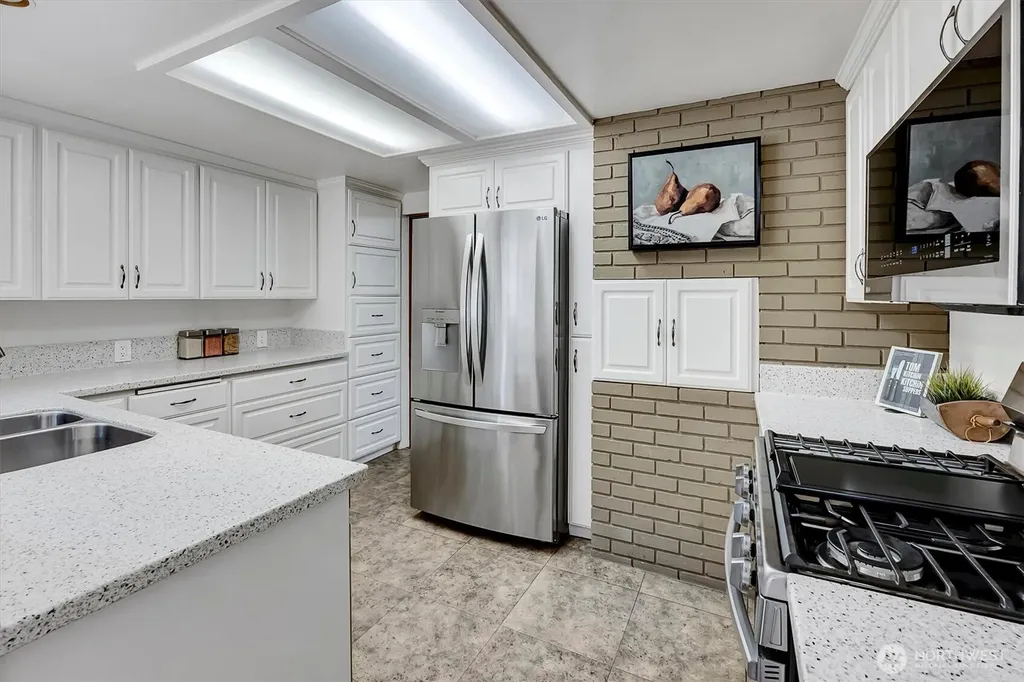1925 SW 167th Street Burien WA 98166