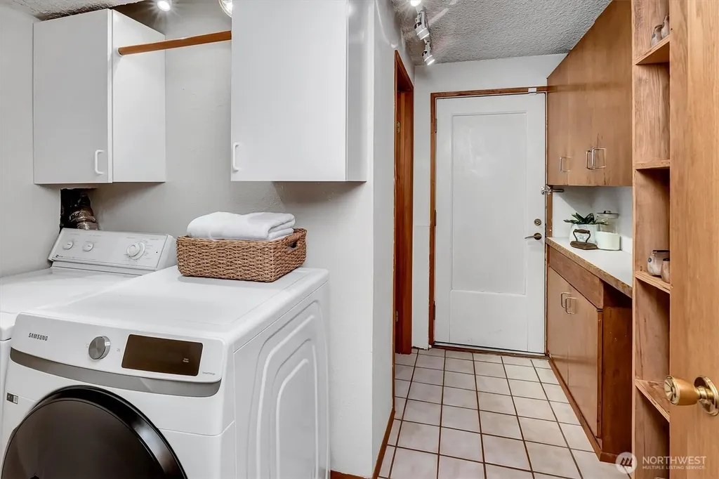 1925 SW 167th Street Burien WA 98166