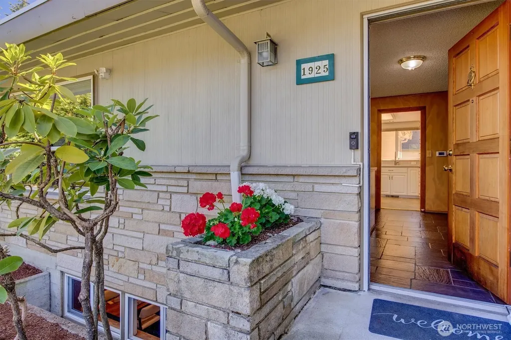 1925 SW 167th Street Burien WA 98166