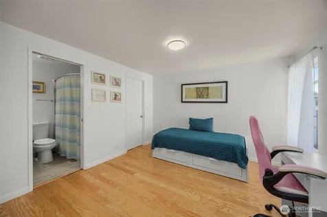 4231 NE 5th Street Renton WA 98059