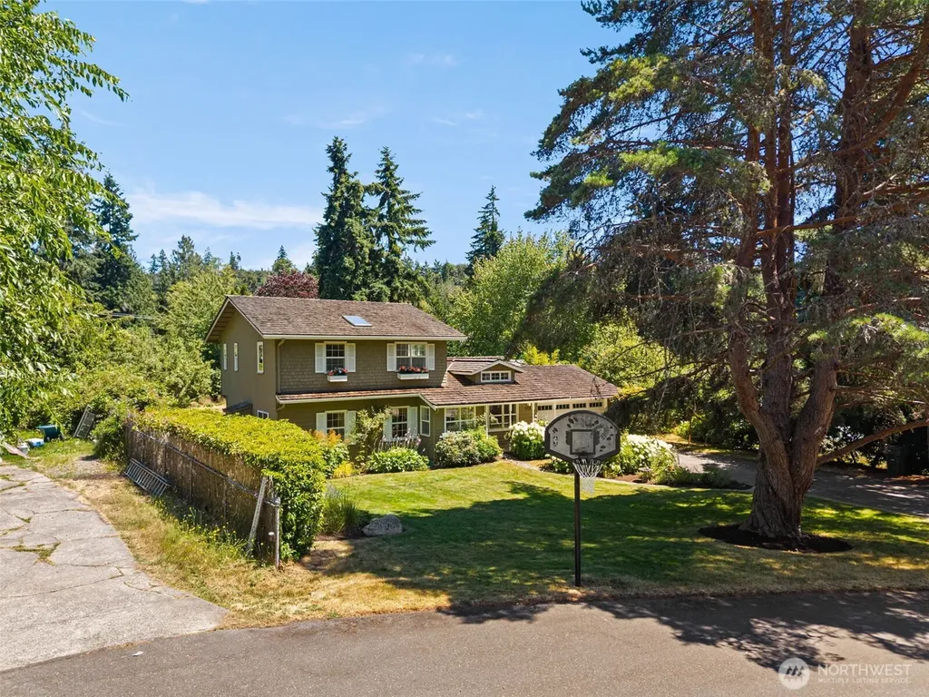5356 Ruby Place NE Bainbridge Island WA 98110