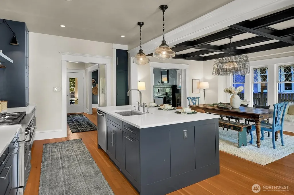 1229 18th Avenue E Seattle WA 98112