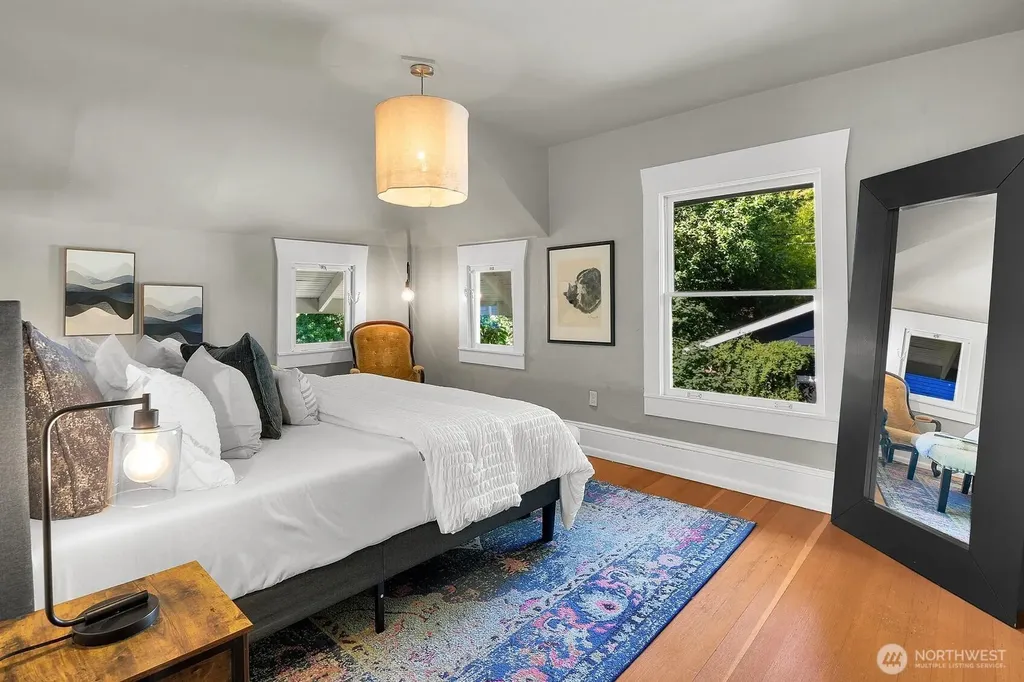 1229 18th Avenue E Seattle WA 98112
