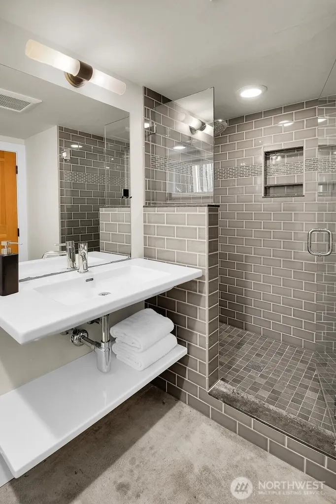 1229 18th Avenue E Seattle WA 98112