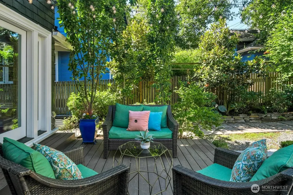1229 18th Avenue E Seattle WA 98112