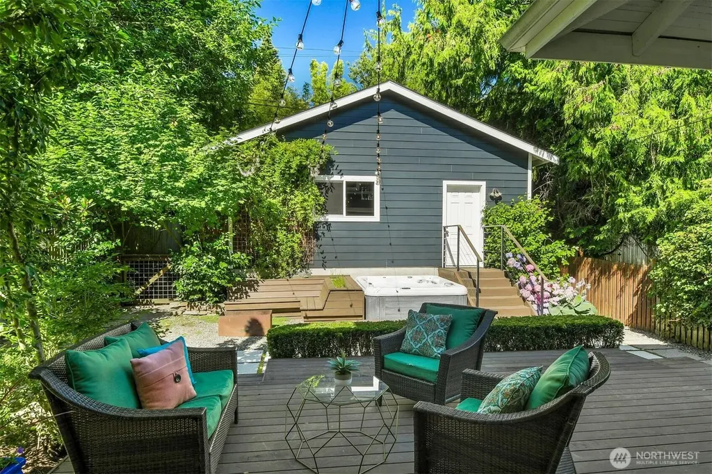 1229 18th Avenue E Seattle WA 98112