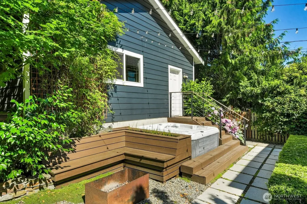1229 18th Avenue E Seattle WA 98112