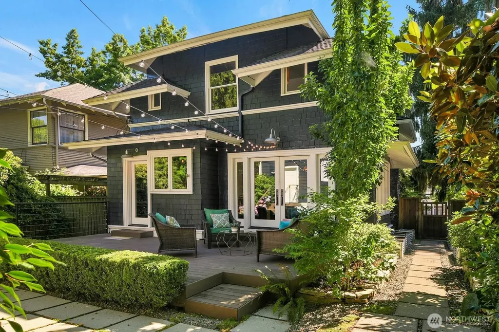 1229 18th Avenue E Seattle WA 98112