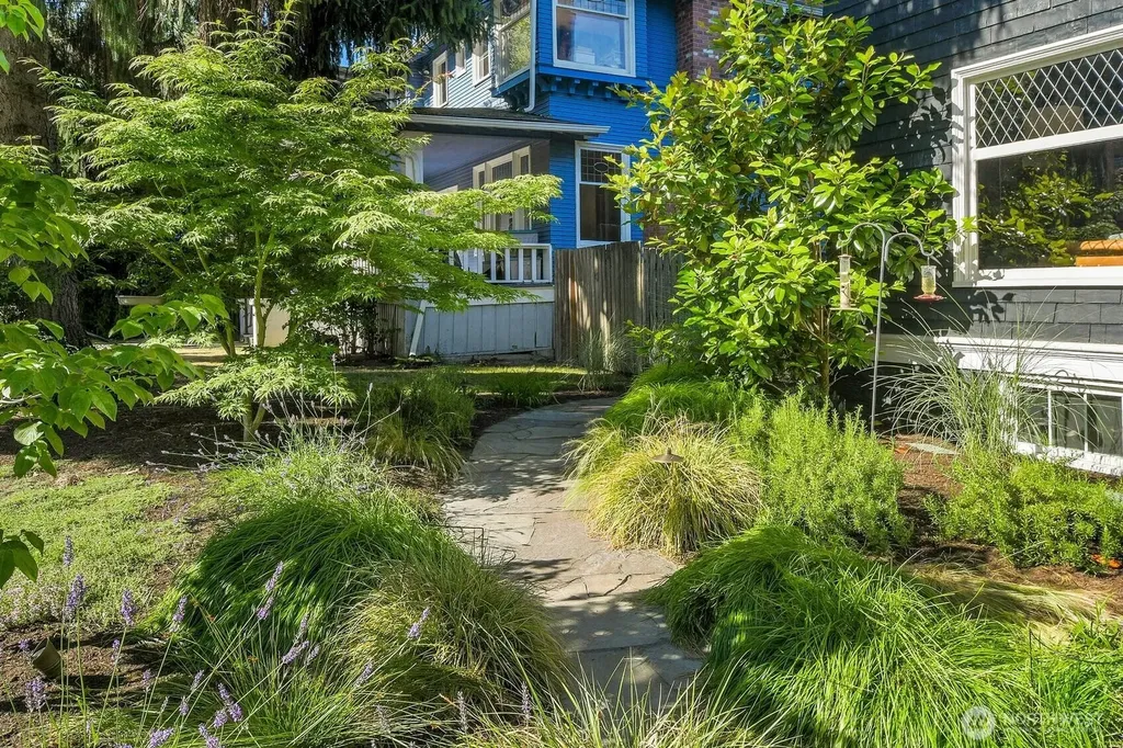 1229 18th Avenue E Seattle WA 98112