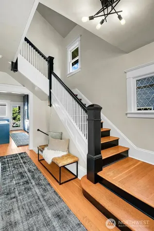 1229 18th Avenue E Seattle WA 98112