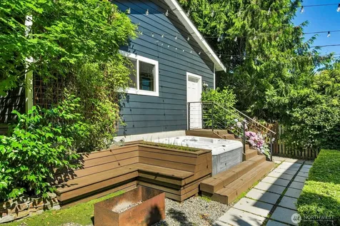 1229 18th Avenue E Seattle WA 98112