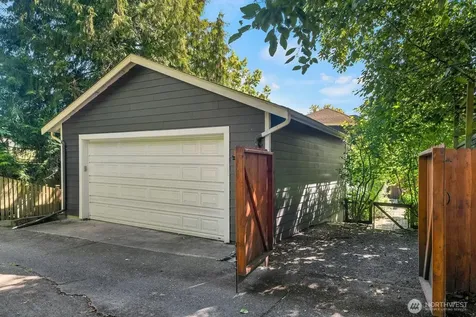 1229 18th Avenue E Seattle WA 98112