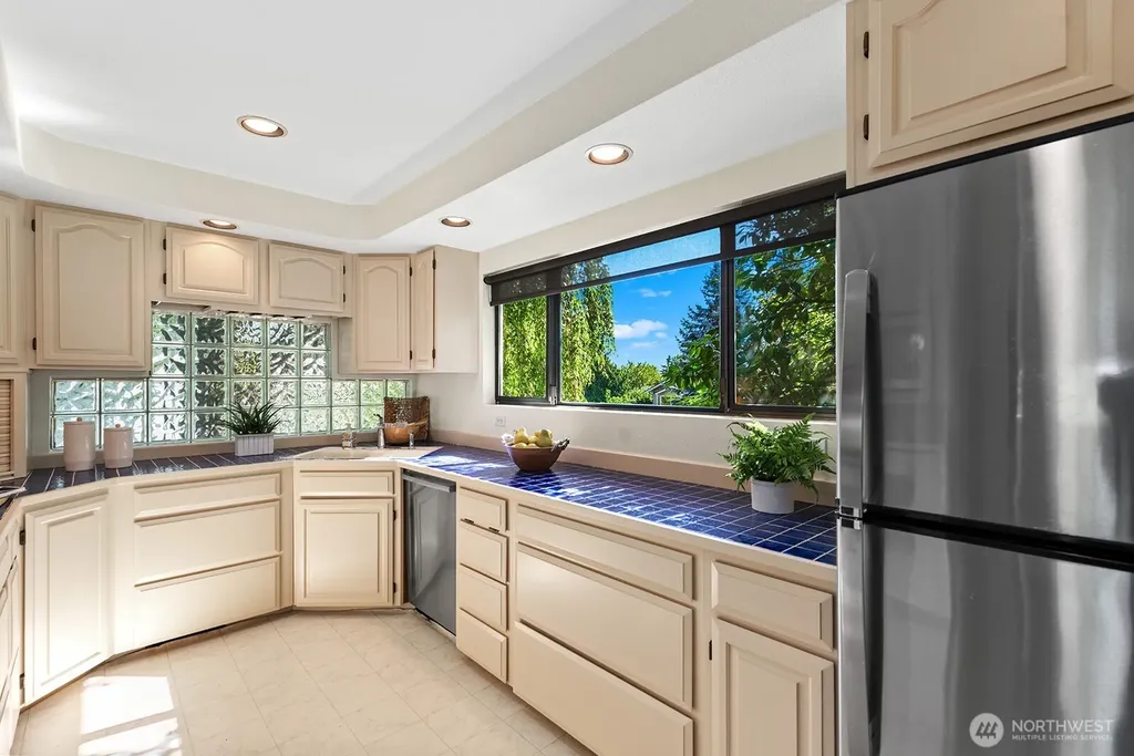 6531 37th Avenue SW Seattle WA 98126