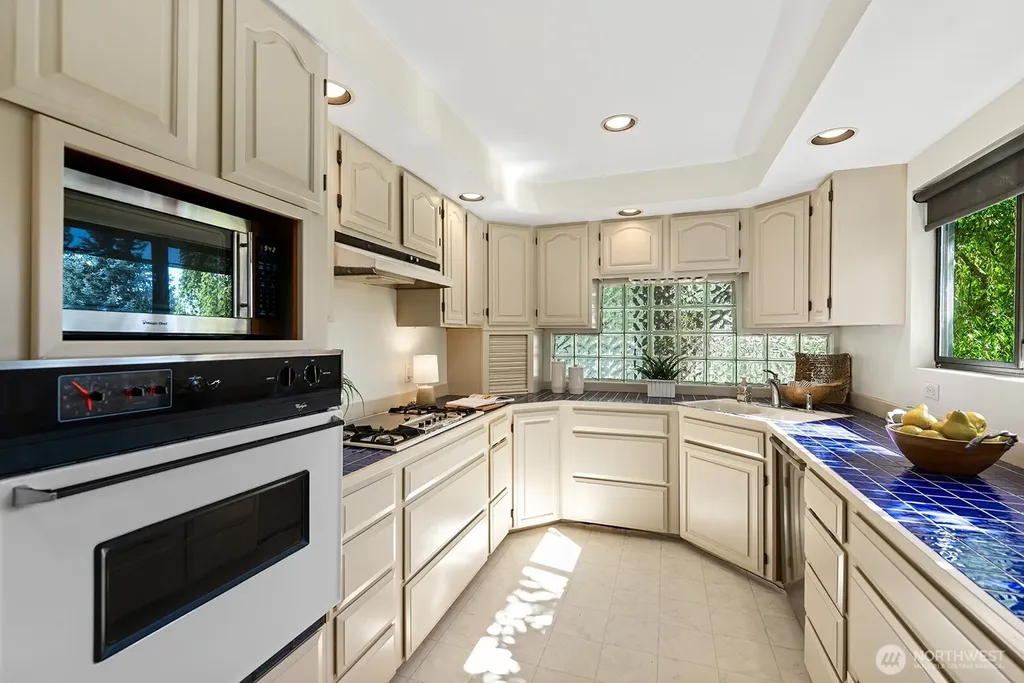 6531 37th Avenue SW Seattle WA 98126