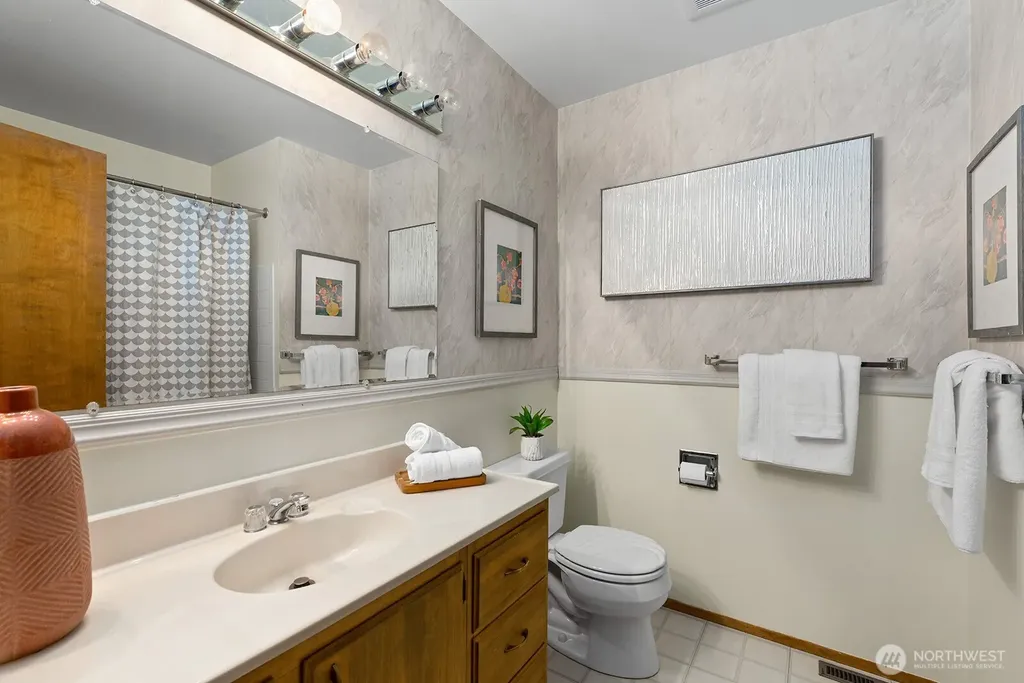 6531 37th Avenue SW Seattle WA 98126