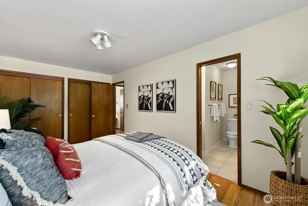 6531 37th Avenue SW Seattle WA 98126