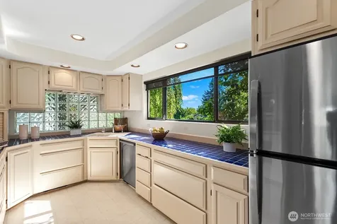 6531 37th Avenue SW Seattle WA 98126