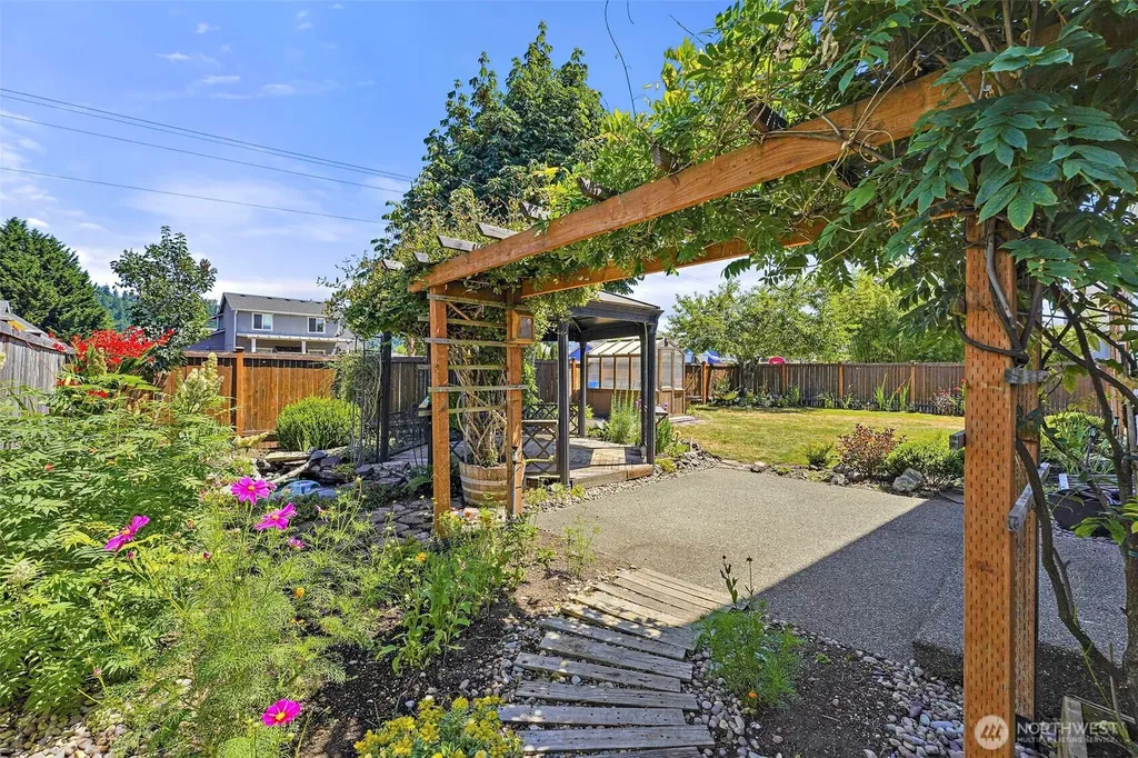402 Orting Avenue NW Orting WA 98360