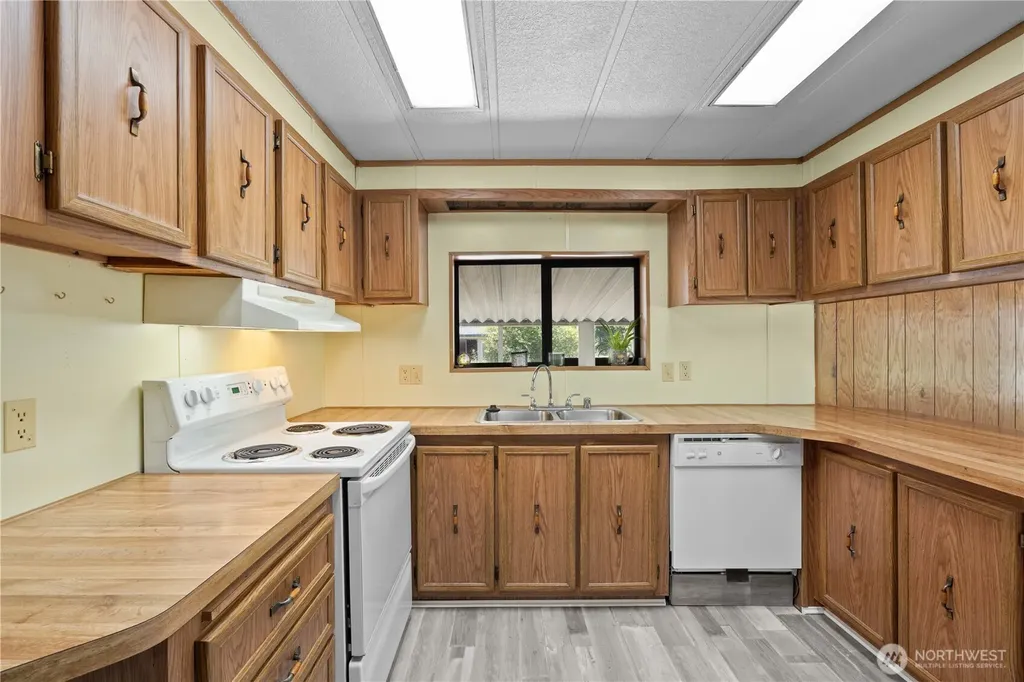 2514 State Route 702 E Roy WA 98580